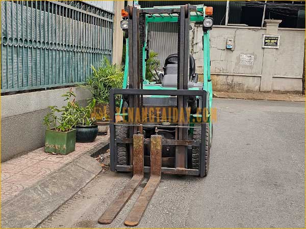 Xe nâng dầu MITSUBISHI KFDE20T