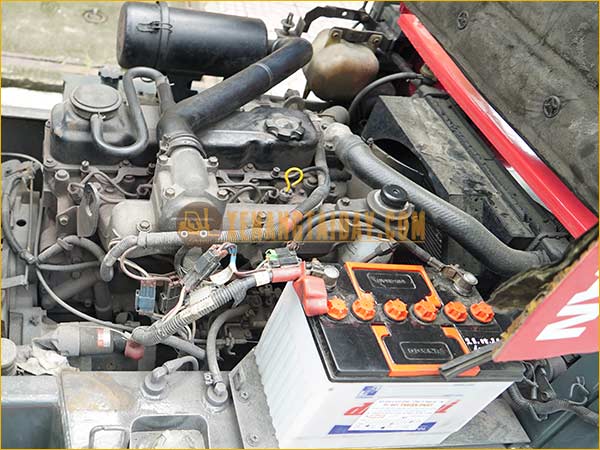 Xe nâng dầu NISSAN FJ01A15
