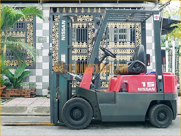 Xe nâng dầu NISSAN FJ01A15