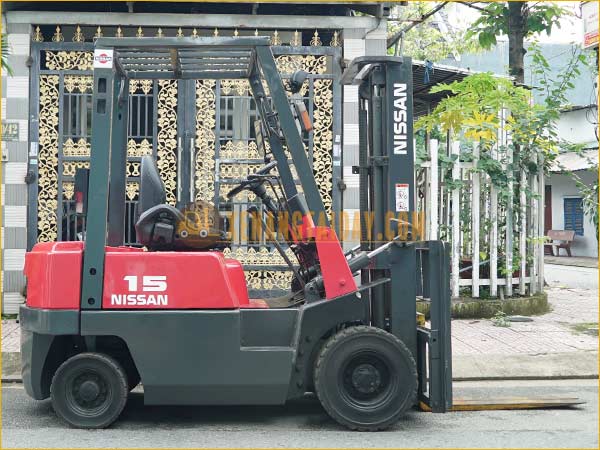 Xe nâng dầu NISSAN FJ01A15
