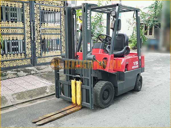 Xe nâng dầu NISSAN FJ01A15