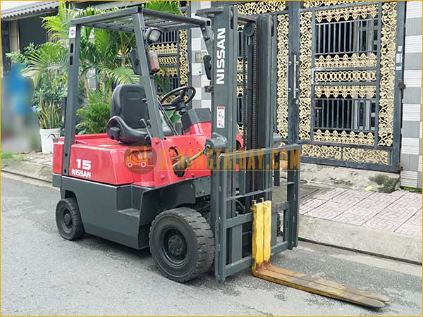 Xe nâng dầu NISSAN FJ01A15
