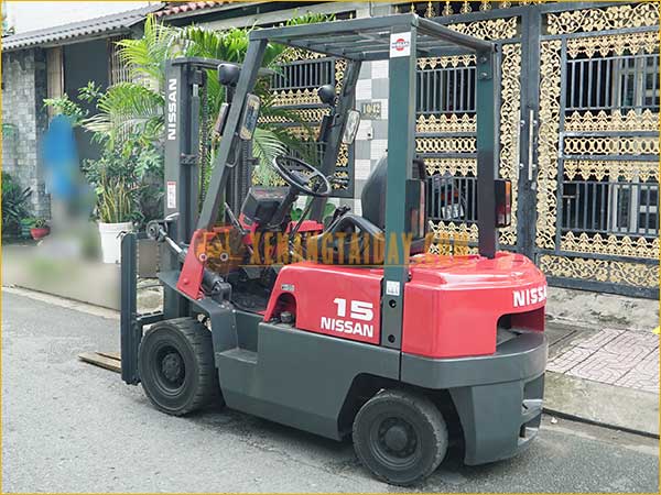 Xe nâng dầu NISSAN FJ01A15