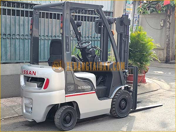 Xe nâng dầu NISSAN FL01A15