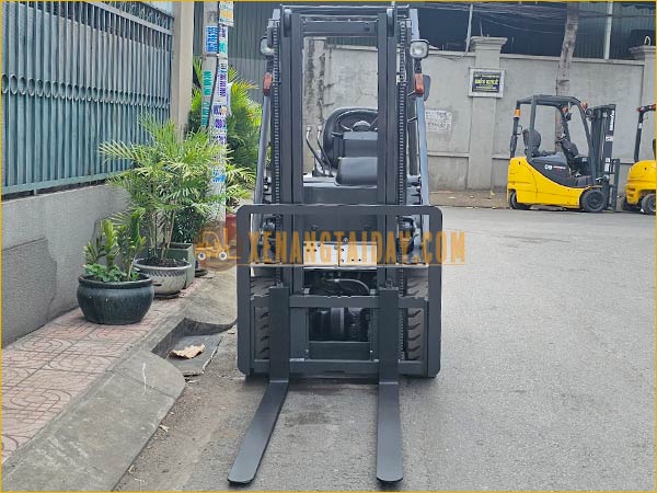 Xe nâng dầu NISSAN FL01A15