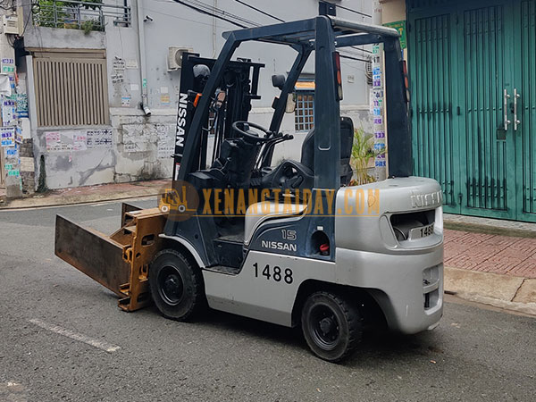 Xe nâng dầu NISSAN FL01A15