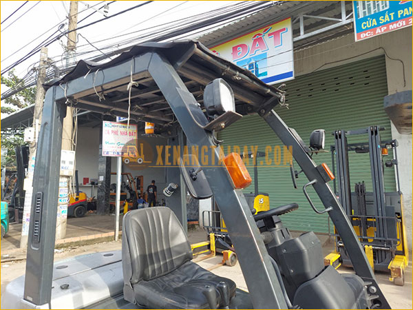 Xe Nâng Dầu Nissan Y1F2M20