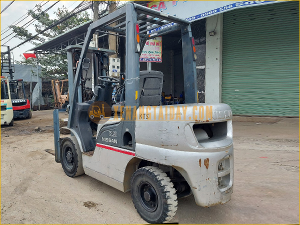Xe Nâng Dầu Nissan YL02A25