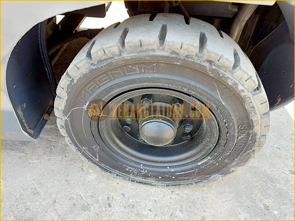 Xe nâng dầu TCM FD15C13