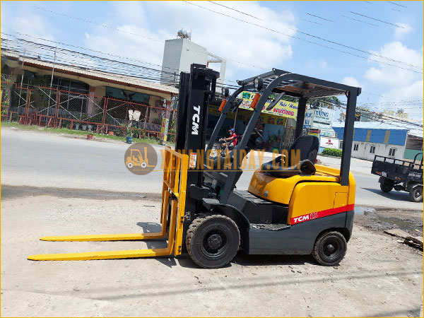 Xe nâng dầu TCM FD15C13