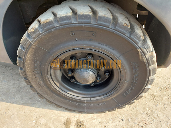 Xe nâng dầu TCM FHD15Z8