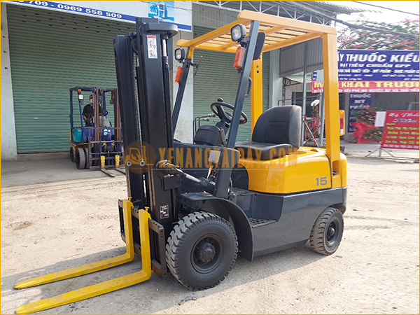 Xe nâng dầu TCM FHD15Z8