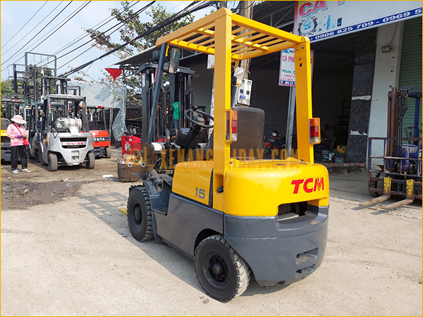 Xe nâng dầu TCM FHD15Z8
