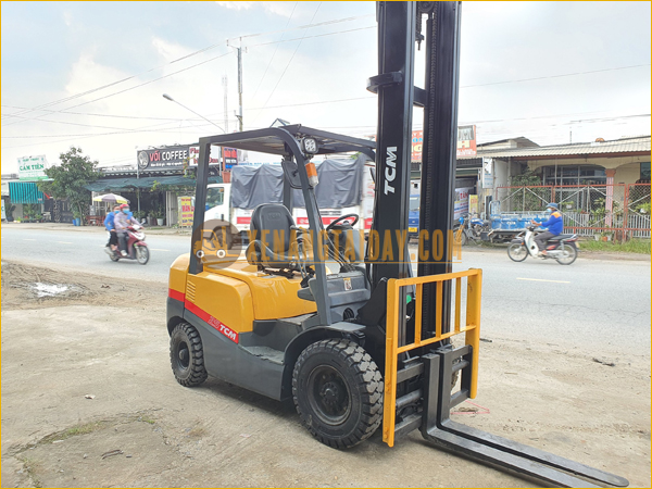Xe nâng dầu TCM FD25C3