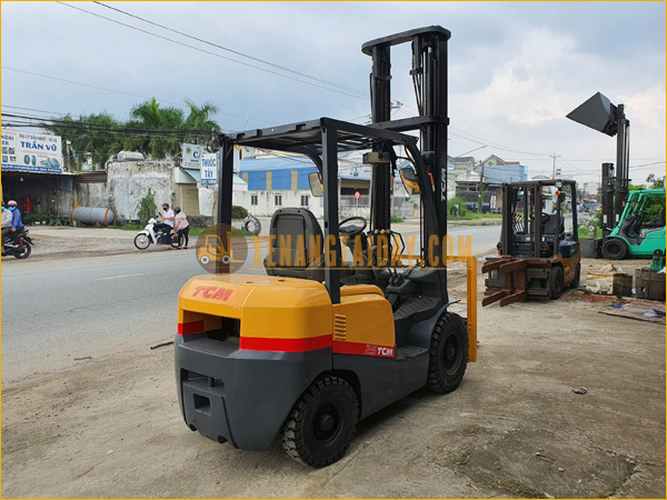 Xe nâng dầu TCM FD25C3