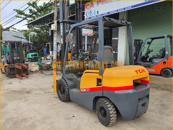 Xe nâng dầu TCM FD25C3