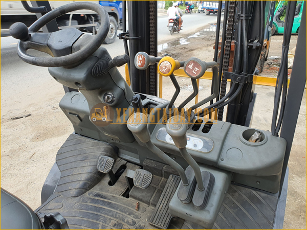 Xe nâng dầu TCM FD25C3