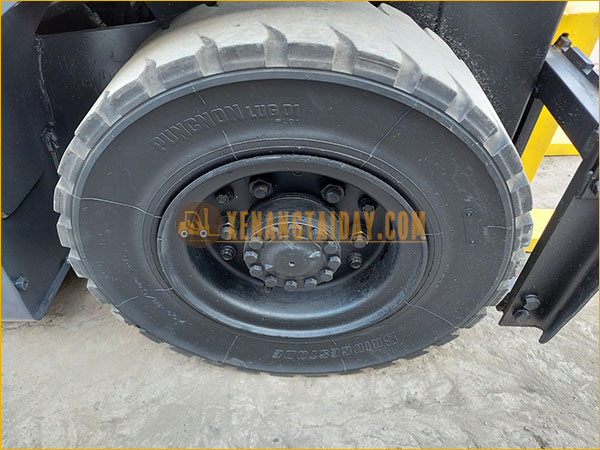 Xe nâng dầu TCM FD25T13
