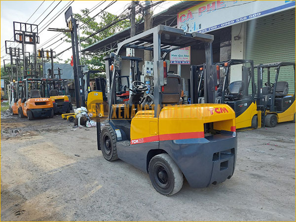 Xe nâng dầu TCM FD25T13