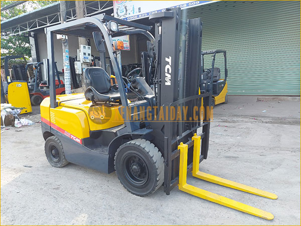 Xe nâng dầu TCM FD25T13
