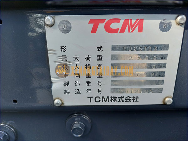 Xe nâng dầu TCM FD25T13