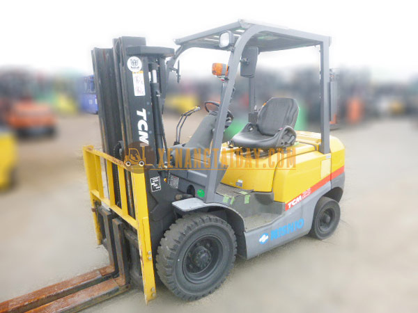 Xe nâng dầu TCM FD25T14