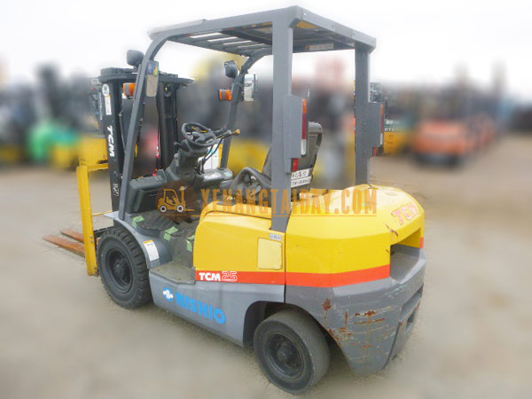 Xe nâng dầu TCM FD25T14