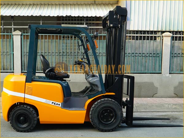 Xe nâng dầu TCM FD25T14