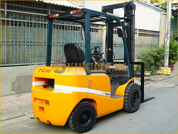 Xe nâng dầu TCM FD25T14