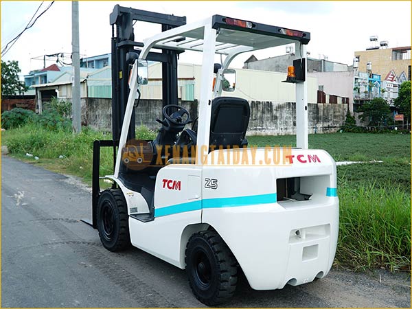 Xe nâng dầu TCM FD25T14