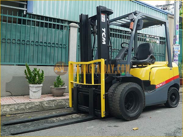 Xe nâng dầu TCM FD25T3