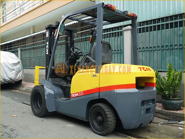 Xe nâng dầu TCM FD25T3
