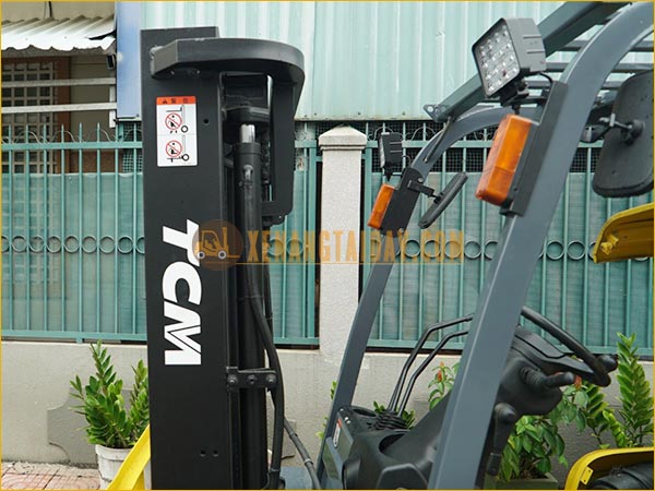 Xe nâng dầu TCM FD25T3