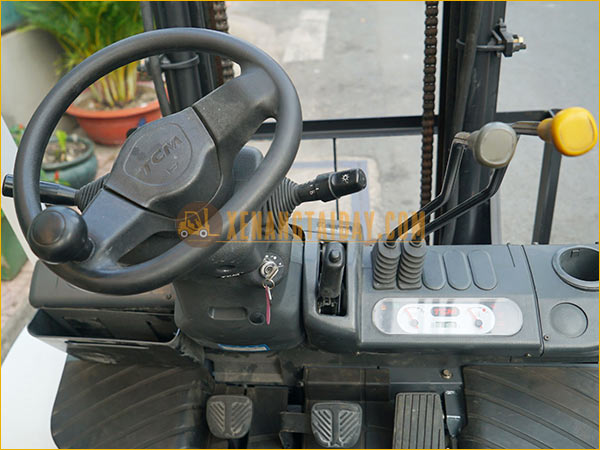 Xe nâng dầu TCM FD25T4