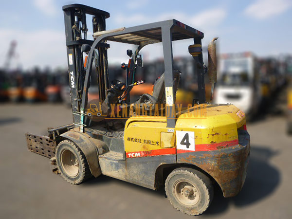 Xe nâng dầu TCM FD30T3