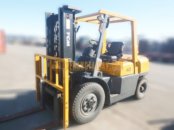 Xe nâng dầu TCM FD40T8