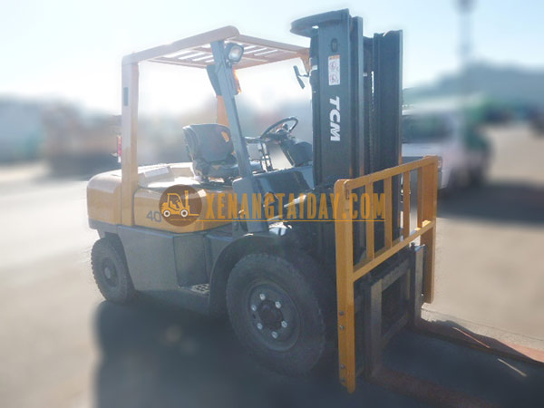 Xe nâng dầu TCM FD40T8