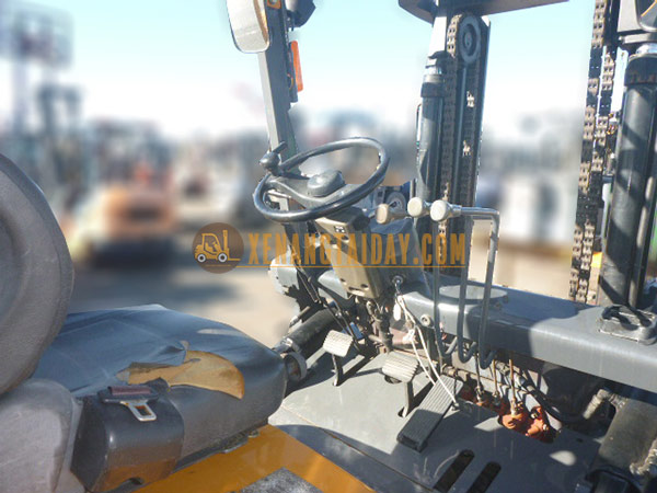 Xe nâng dầu TCM FD40T8