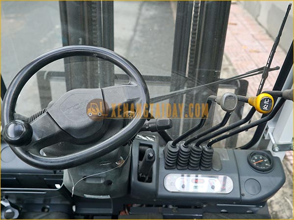 Xe nâng dầu TCM FHD15T3Z