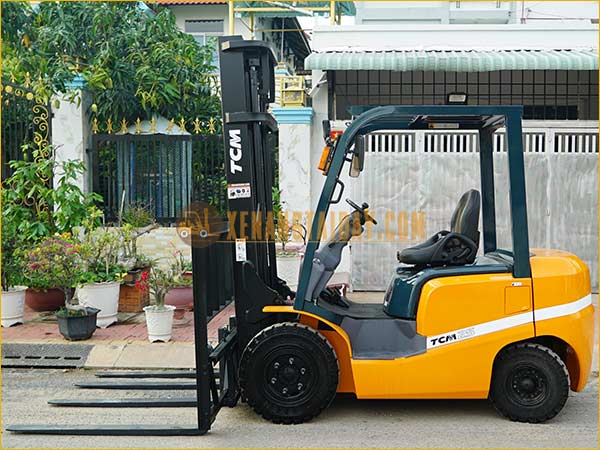Xe nâng dầu TCM FHD25T3A