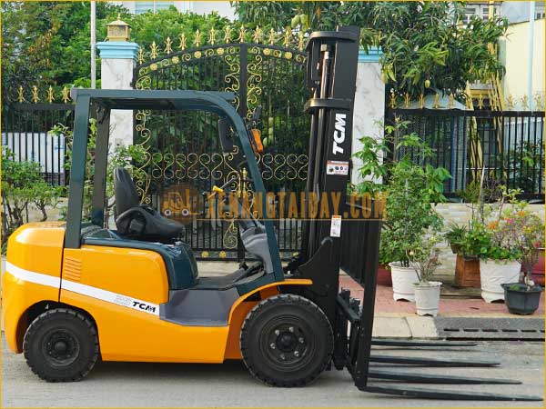 Xe nâng dầu TCM FHD25T3A