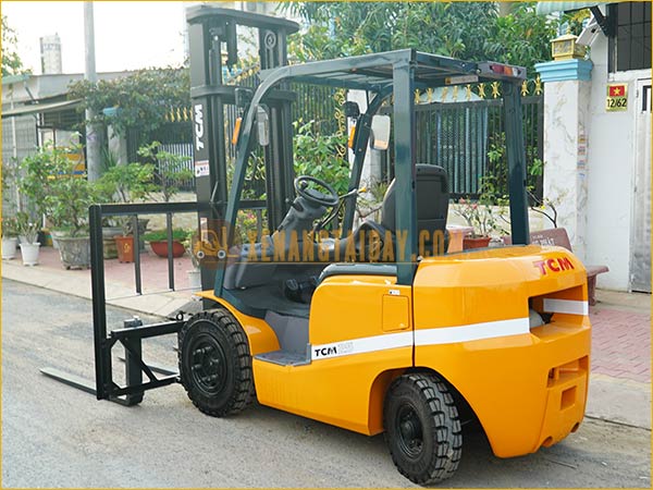 Xe nâng dầu TCM FHD25T3A