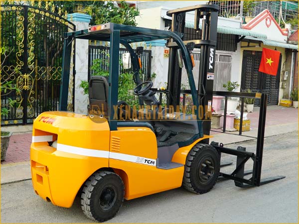 Xe nâng dầu TCM FHD25T3A