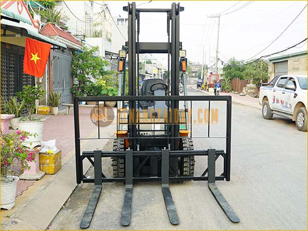 Xe nâng dầu TCM FHD25T3A
