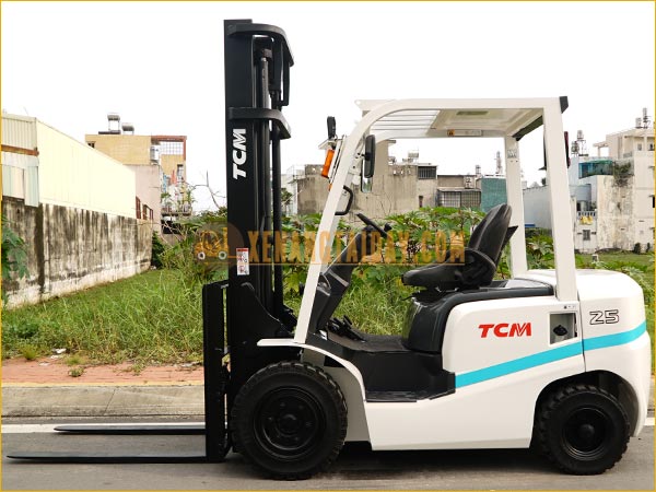 Xe nâng dầu TCM FHD25T3A