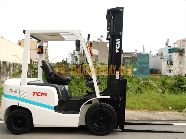 Xe nâng dầu TCM FHD25T3A
