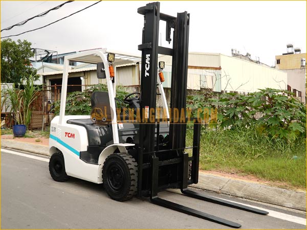 Xe nâng dầu TCM FHD25T3A