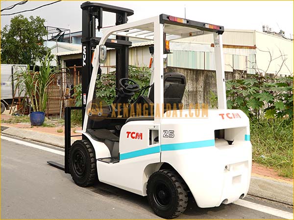 Xe nâng dầu TCM FHD25T3A