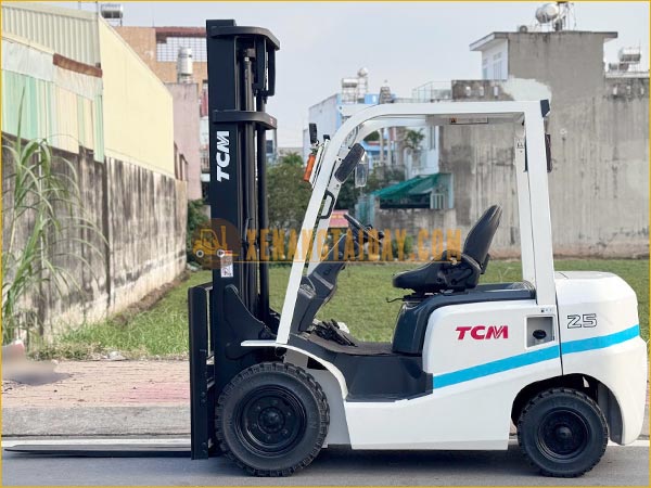 Xe nâng dầu TCM FHD25T3A
