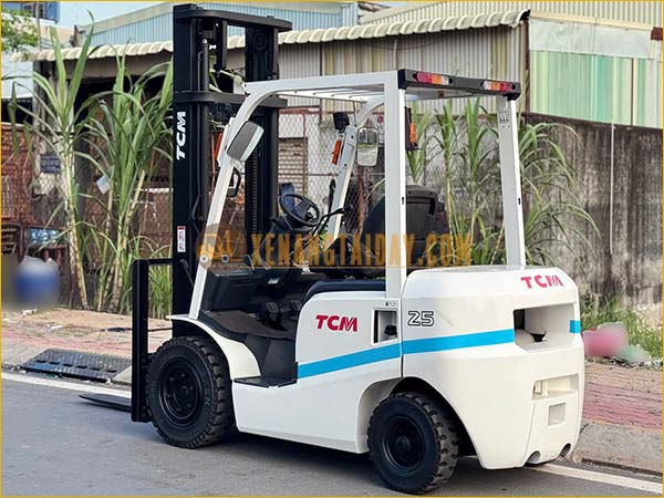 Xe nâng dầu TCM FHD25T3A